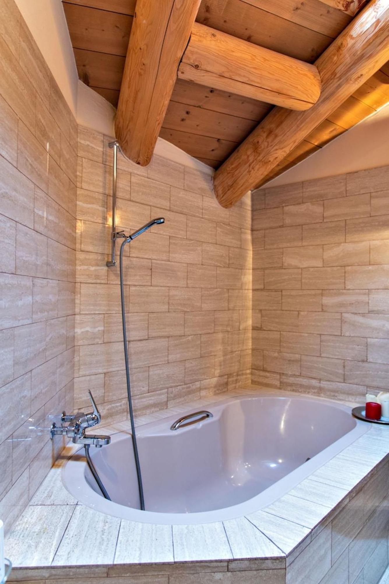 Apartment Chesa Romana - *